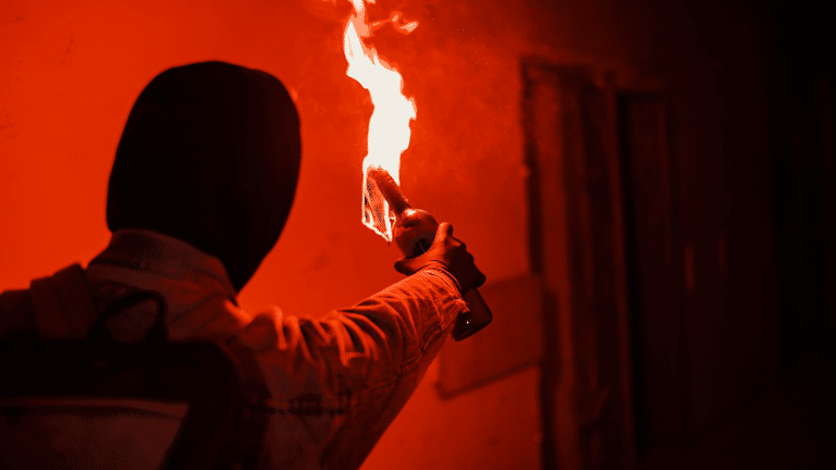 Pandillas urbanas y yihadistas: dos radicalismos antagónicos que guardan un paralelismo