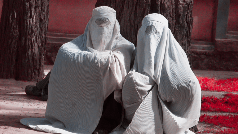 Los talibanes contra los derechos humanos de las mujeres