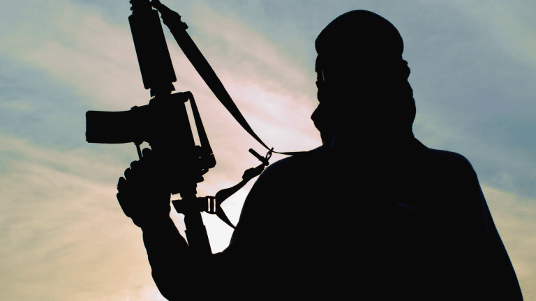 Detenida en EE UU una mujer que lideró un batallón militar solo para mujeres en nombre del ISIS