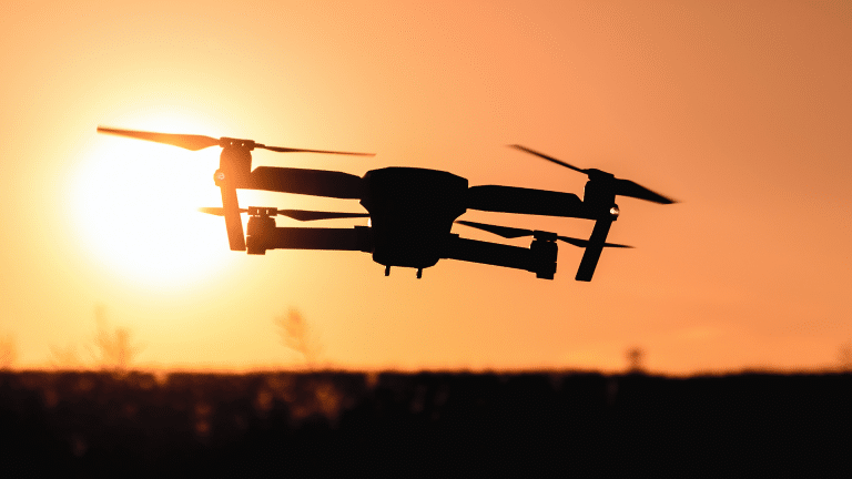 Emiratos Árabes Unidos bloquea un ataque con drones que sobrevolaban su espacio aéreo