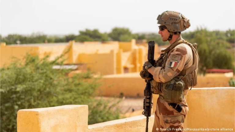 Francia y sus aliados anuncian la retirada de sus misiones contra el yihadismo en Mali
