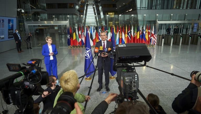 La OTAN dice que no ve desescalada de Rusia en Ucrania sino que aumenta sus tropas