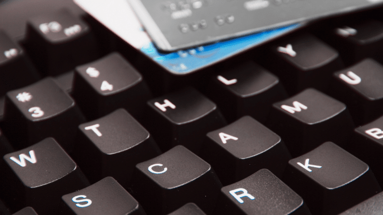 Desarticulada en España una organización que defraudó más de 3 millones de euros mediante ciberestafas