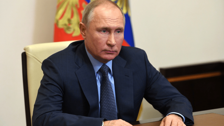 Un oficial del Kremlin podría desertar, según el FBI