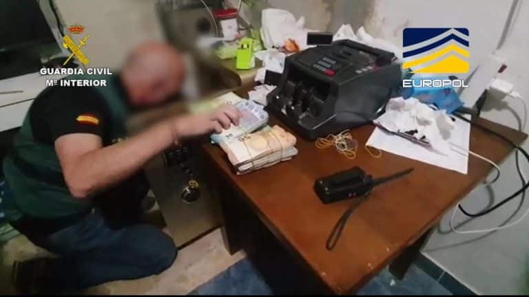 España desarticula un banco de «narcos»