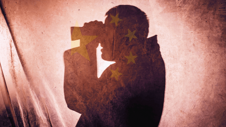 Los espías chinos operan en Europa «a la par» que los rusos