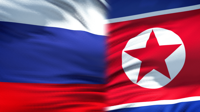 Rusia podría estar comprando armamento a Corea del Norte, según la Inteligencia de EEUU