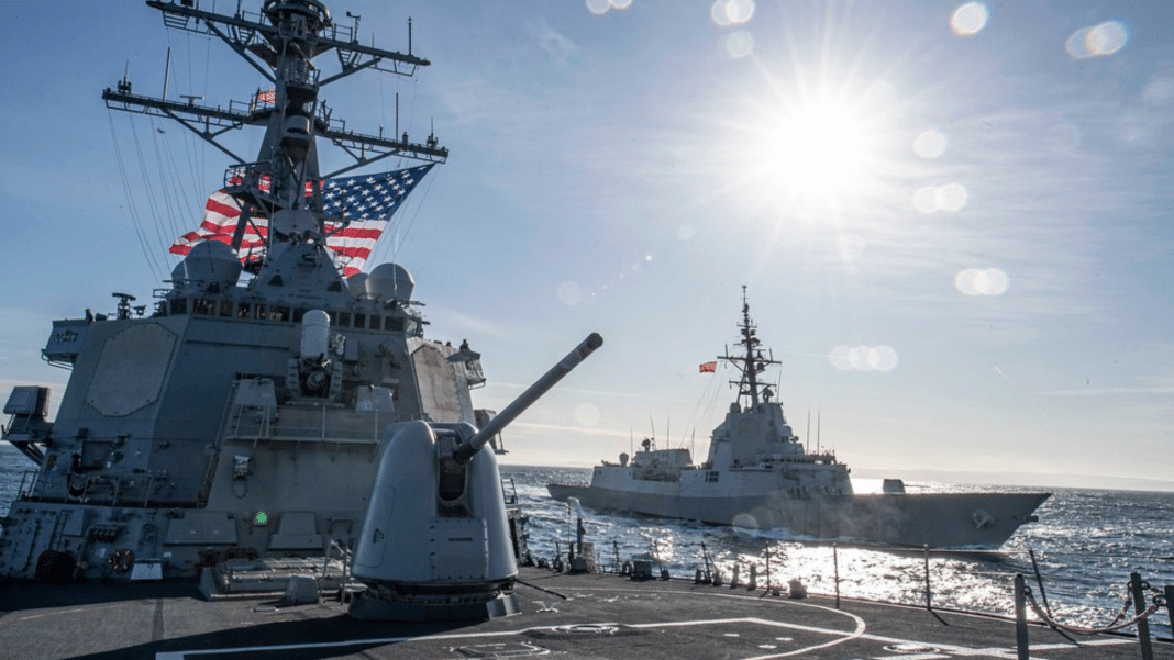 el-pentagono-denuncia-ataques-contra-un-buque-de-guerra-estadounidense-y-varios-barcos-comerciales-en-el-mar-rojo