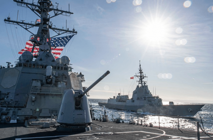 el-pentagono-denuncia-ataques-contra-un-buque-de-guerra-estadounidense-y-varios-barcos-comerciales-en-el-mar-rojo
