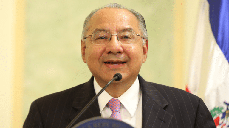 Un exembajador de Estados Unidos sentenciado a 15 años de cárcel por espiar para Cuba