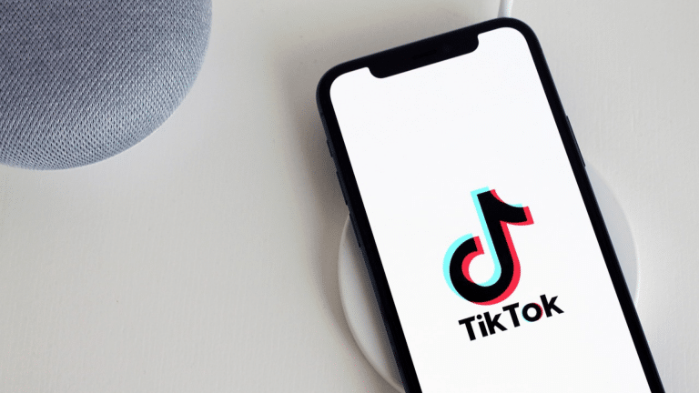 La UE amenaza con prohibir TikTok Lite por riesgo de adicción en menores