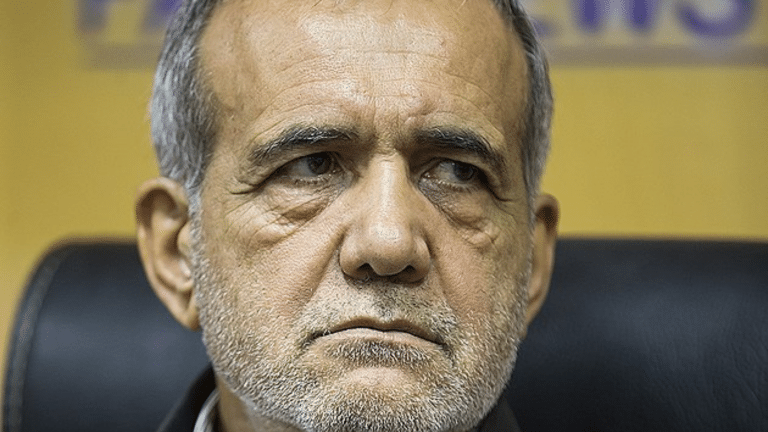 Un candidato de Irán promete más derechos hacia las mujeres