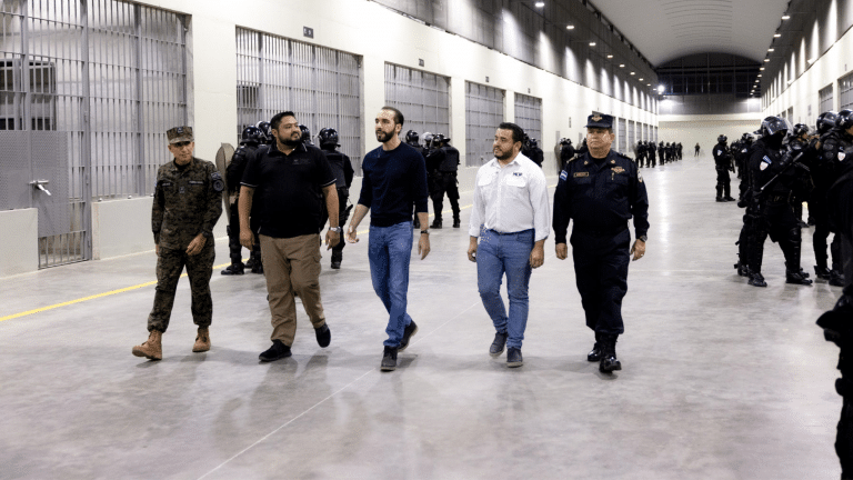 Bukele anuncia el traslado de 2000 pandilleros a la cárcel de alta seguridad
