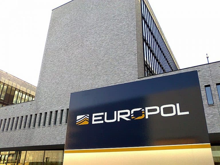 Europol alerta de que la computación cuántica podrá romper la criptografía que protege datos y criptomonedas