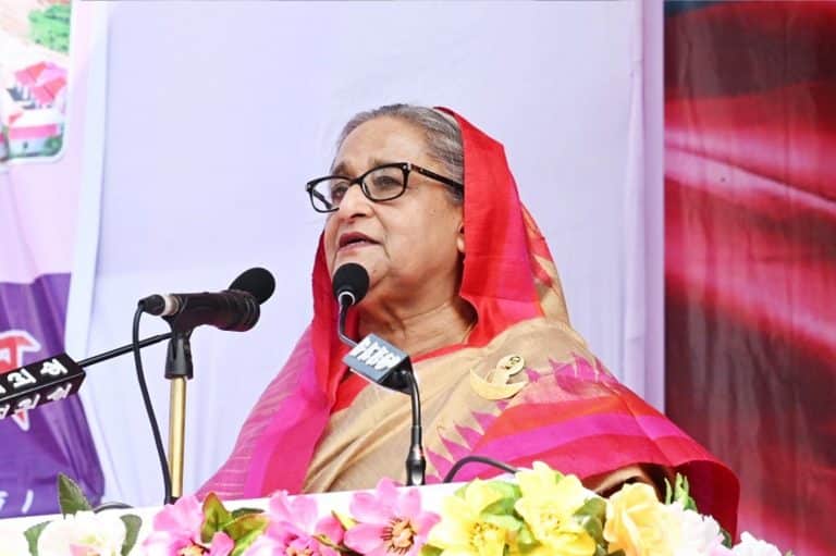 La primera ministra de Bangladesh dimite y huye del país tras las graves protestas