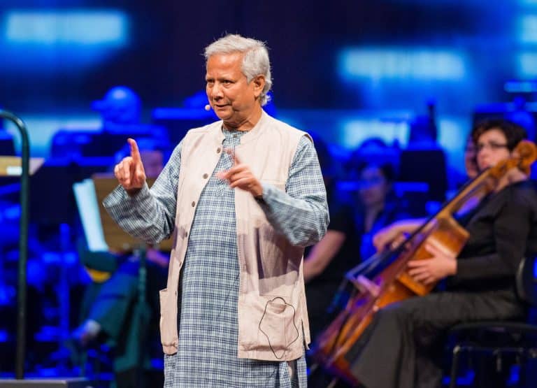 Mohamed Yunus confirma que no convocará elecciones en Bangladesh hasta la restauración de las instituciones