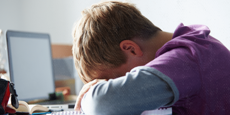 Perfil de un child groomer: cómo identificar y proteger a los menores del acoso sexual en línea