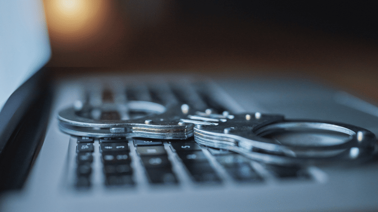 Arrestado un menor en Palma por elaborar desnudos artificiales de compañeras de clase usando IA