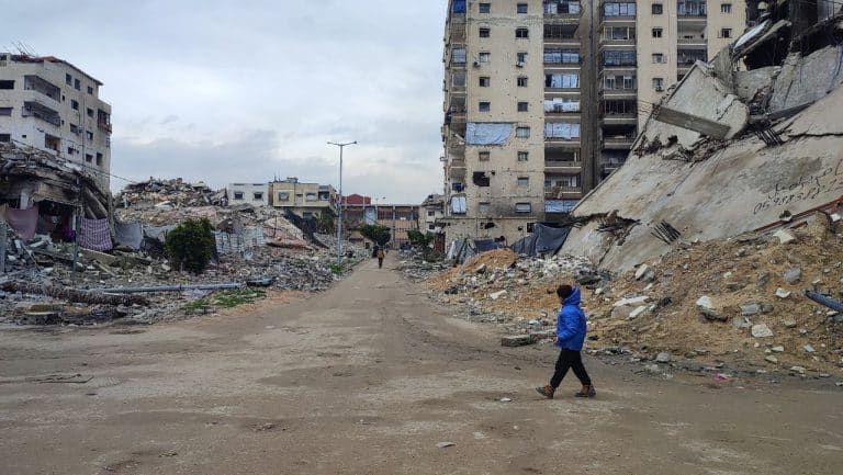 Bombardeos israelíes en la Franja de Gaza dejan centenares de muertos que ponen fin al alto el fuego