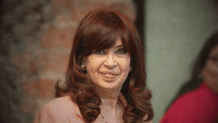 ¿Por qué ha sido condenada e inhabilitada la expresidenta argentina Cristina Kirchner?