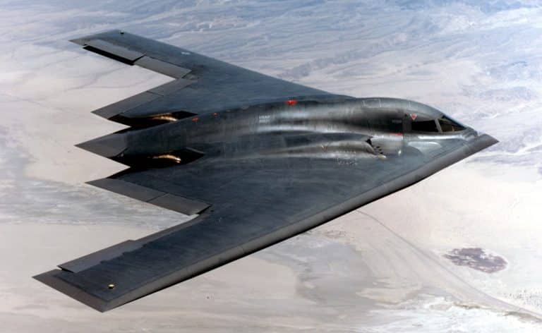 B-2 Spirit: así es el bombardero indetectable capaz de lanzar la «súper» bomba antibúnker