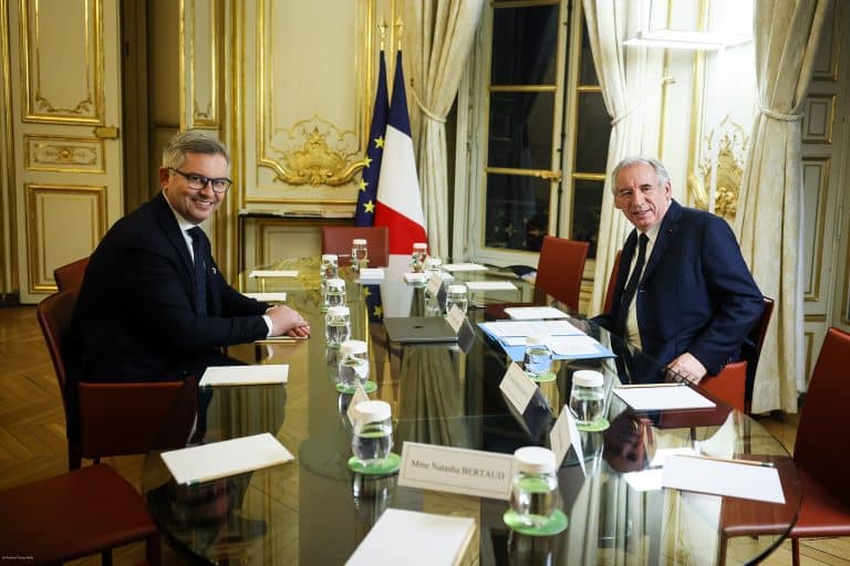 El Gobierno de Bayrou pierde la moción de confianza y dimite