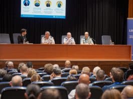 Mesa 1. De izquierda a derecha: Daniel Villegas, Comisario Principal Carlos Vázquez, Coronel José M.ª Santé y Teniente Coronel Blas Guillamón.