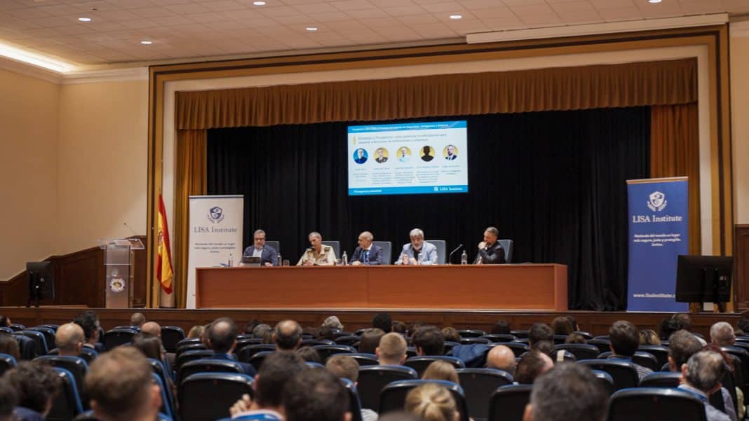 Mesa 6. De izquierda a derecha: Jordi Serra, Coronel José Luis Calvo, Coronel (r) Juan Bustamante, José Antonio Mathes y Hugo Zunzarren.