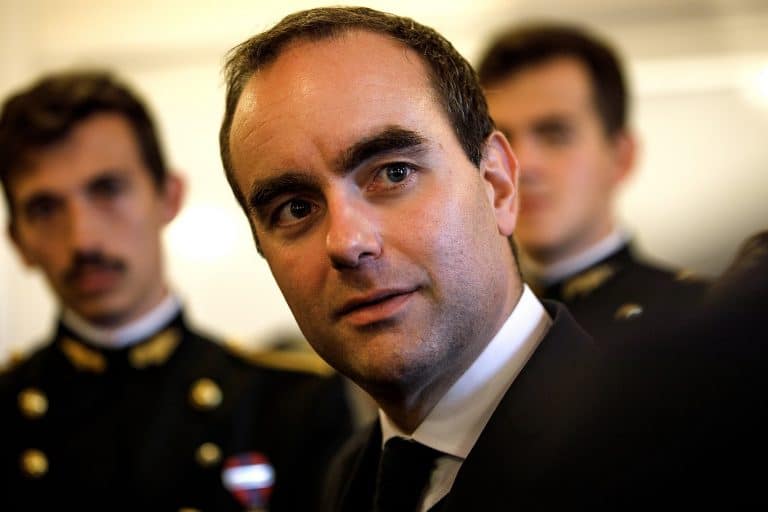 Dimite el primer ministro de Francia, Sébastien Lecornu