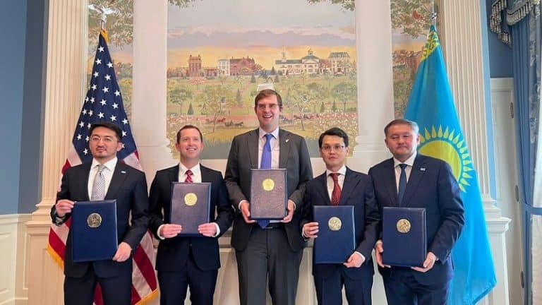 Kazajistán firma un acuerdo estratégico para promover la educación con IA