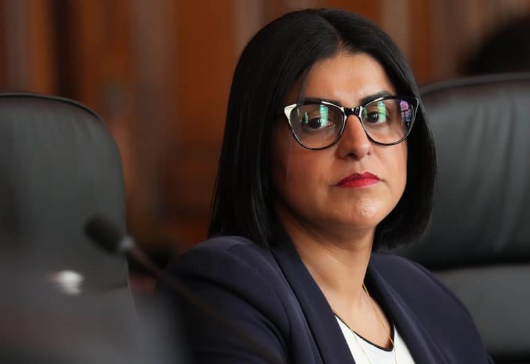 Reino Unido presenta una reforma que endurece su política migratoria