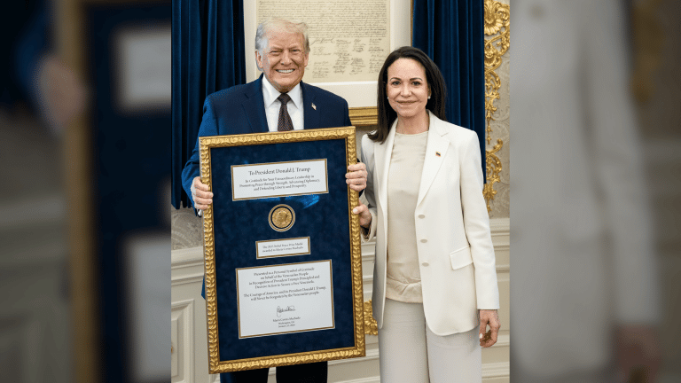 María Corina Machado entrega a Trump su medalla de Nobel de la Paz