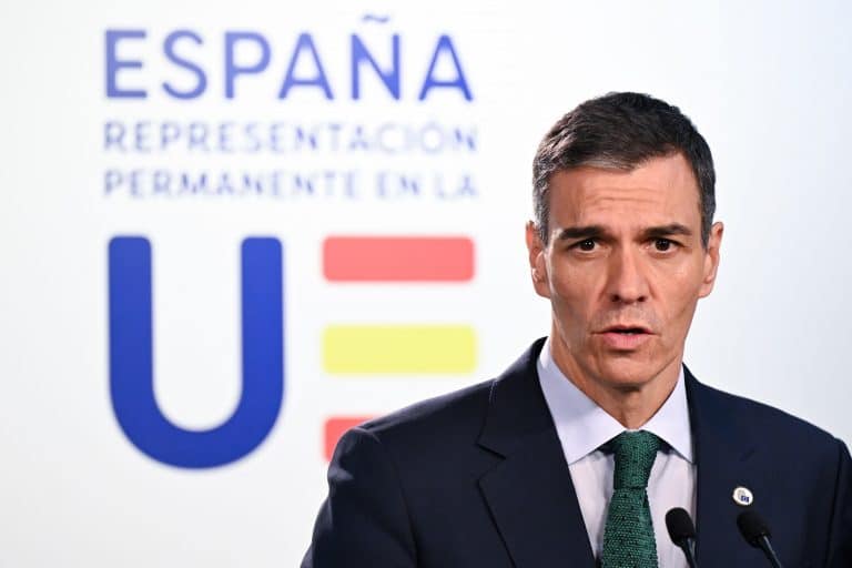 España anuncia la prohibición de redes sociales a menores de 16 años