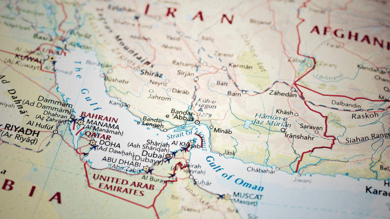Irán anuncia el cierre del estrecho de Ormuz tras nuevos ataques de Estados Unidos
