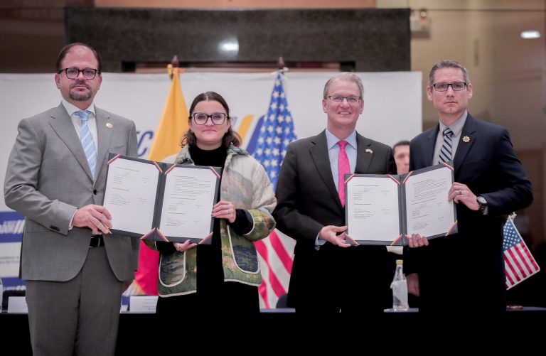 El FBI inaugura oficina en Ecuador para combatir el crimen organizado