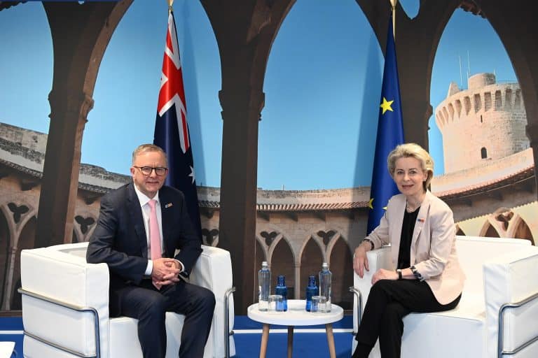 La UE y Australia firman un acuerdo de libre comercio y una alianza de defensa