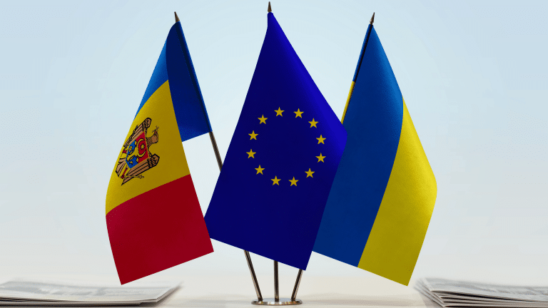 La UE abre formalmente las negociaciones de adhesión con Ucrania y Moldavia tras el fin del veto húngaro