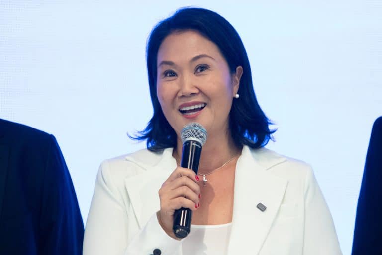 Keiko Fujimori gana la presidencia de Perú con una ventaja mínima en su cuarta candidatura