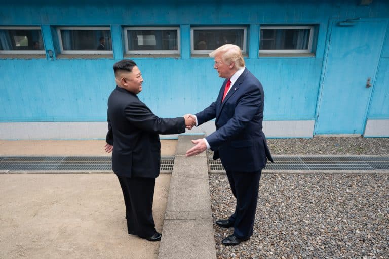Seúl mantiene sus ejercicios militares pese al anuncio de reducción de Trump